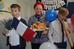 Klasa 6a prezentuje Francję.