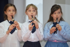 Karinka, Ola i Nela pięknie grają na flażoletach.